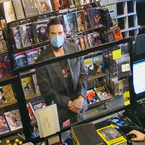 Tranh thủ ngày nghỉ, tài tử Keanu Revees đi sắm figure của Cyberpunk 2077 - Ảnh 2. Tranh thủ ngày nghỉ, tài tử Keanu Revees đi sắm figure của Cyberpunk 2077 - Ảnh 2.