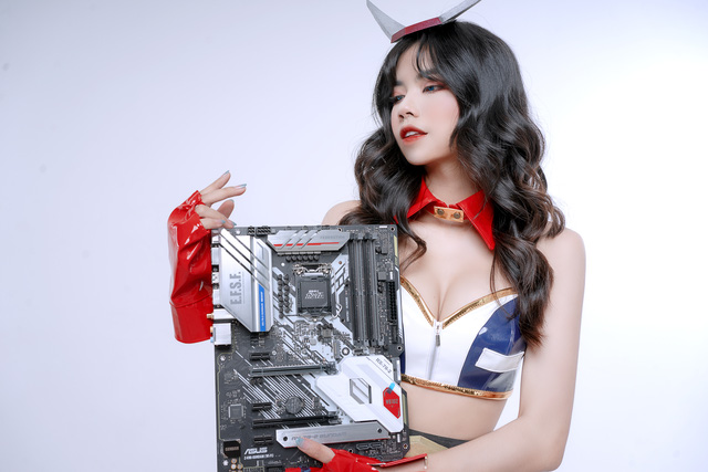 Bỏng mắt trước vẻ gợi cảm của hai mỹ nhân Gundam trong bộ sưu tập PC gaming siêu đỉnh từ ASUS - Ảnh 4. Bỏng mắt trước vẻ gợi cảm của hai mỹ nhân Gundam trong bộ sưu tập PC gaming siêu đỉnh từ ASUS - Ảnh 4.