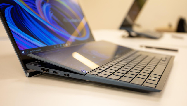 Cận cảnh ZenBook Duo 14 2021 - Laptop hai màn hình dành cho tương lai - Ảnh 4.