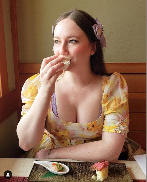 Gặp gỡ nhân vật đóng Mia trong Resident Evil Village, xinh đẹp và nóng bỏng không kém gì game - Ảnh 5. Gặp gỡ nhân vật đóng Mia trong Resident Evil Village, xinh đẹp và nóng bỏng không kém gì game - Ảnh 5.