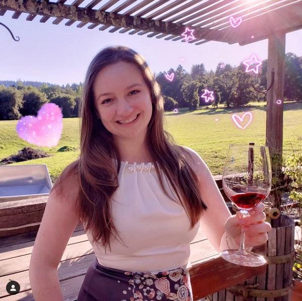 Gặp gỡ nhân vật đóng Mia trong Resident Evil Village, xinh đẹp và nóng bỏng không kém gì game - Ảnh 7. Gặp gỡ nhân vật đóng Mia trong Resident Evil Village, xinh đẹp và nóng bỏng không kém gì game - Ảnh 7.